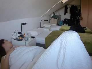 voyeurcam-julmodels-bed-4 webcam