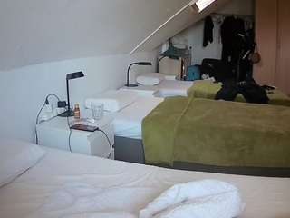 voyeurcam-julmodels-bed-4