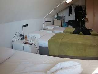 voyeurcam-julmodels-bed-4