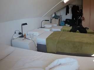voyeurcam-julmodels-bed-4