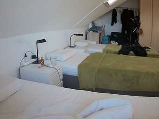 voyeurcam-julmodels-bed-4