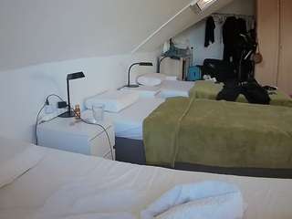 voyeurcam-julmodels-bed-4