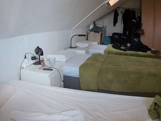 voyeurcam-julmodels-bed-4