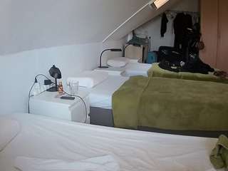 voyeurcam-julmodels-bed-4