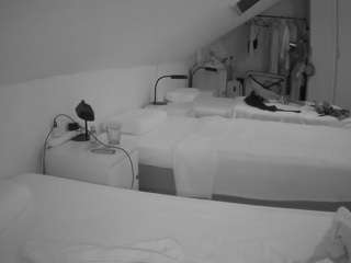 voyeurcam-julmodels-bed-4