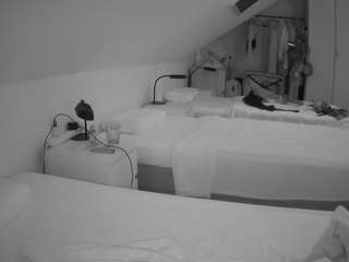 voyeurcam-julmodels-bed-4