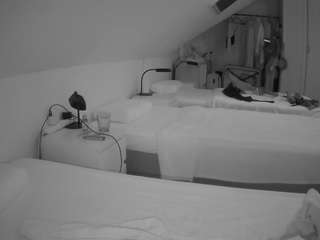 voyeurcam-julmodels-bed-4
