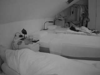 voyeurcam-julmodels-bed-4