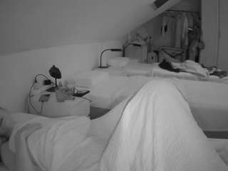 voyeurcam-julmodels-bed-4