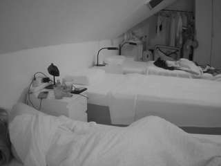 voyeurcam-julmodels-bed-4
