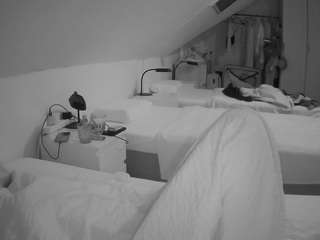 voyeurcam-julmodels-bed-4
