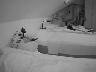 voyeurcam-julmodels-bed-4