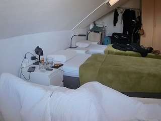 voyeurcam-julmodels-bed-4