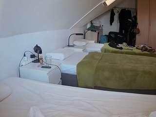 voyeurcam-julmodels-bed-4