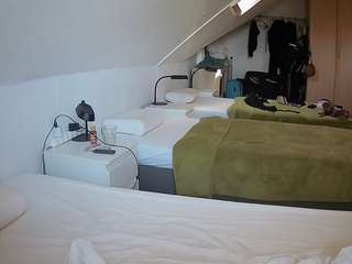 voyeurcam-julmodels-bed-4