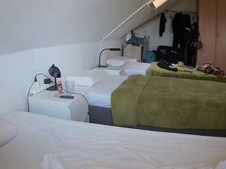 voyeurcam-julmodels-bed-4 webcam
