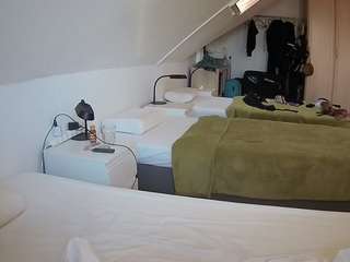 voyeurcam-julmodels-bed-4