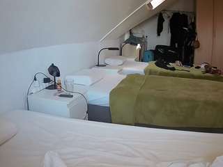 voyeurcam-julmodels-bed-4 webcam