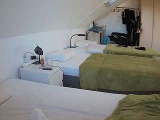 voyeurcam-julmodels-bed-4 webcam