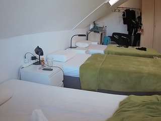 voyeurcam-julmodels-bed-4 webcam