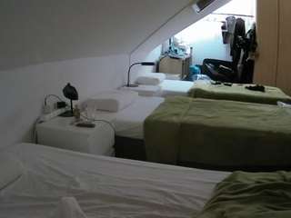 voyeurcam-julmodels-bed-4 webcam