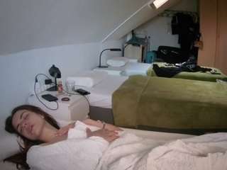 voyeurcam-julmodels-bed-4 webcam