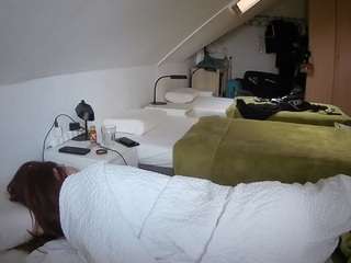 voyeurcam-julmodels-bed-4 webcam