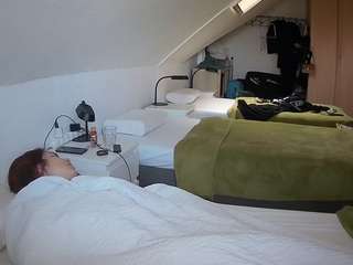 voyeurcam-julmodels-bed-4 webcam
