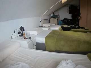 voyeurcam-julmodels-bed-4
