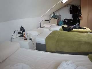 voyeurcam-julmodels-bed-4 webcam