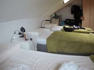 voyeurcam-julmodels-bed-4 webcam