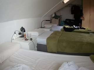 voyeurcam-julmodels-bed-4 webcam