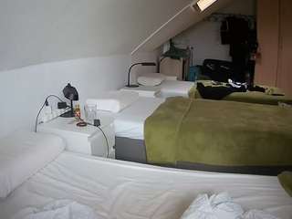 voyeurcam-julmodels-bed-4 webcam