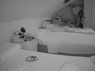 voyeurcam-julmodels-bed-4 webcam