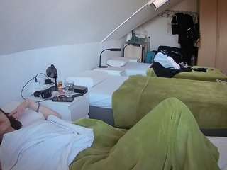 voyeurcam-julmodels-bed-4 webcam