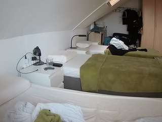 voyeurcam-julmodels-bed-4