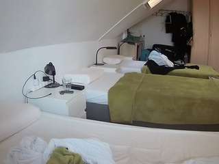 voyeurcam-julmodels-bed-4 webcam