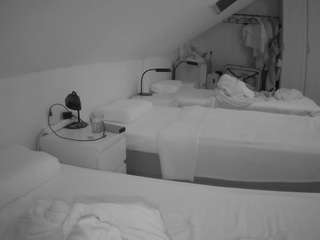 voyeurcam-julmodels-bed-4 webcam