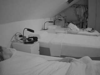 voyeurcam-julmodels-bed-4
