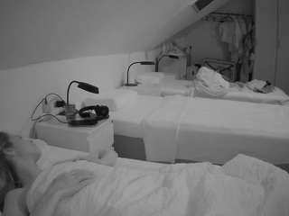 voyeurcam-julmodels-bed-4 webcam