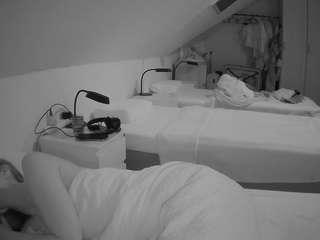 voyeurcam-julmodels-bed-4