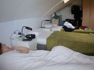 voyeurcam-julmodels-bed-4