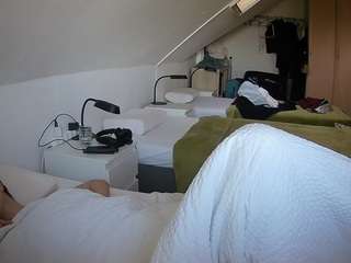 voyeurcam-julmodels-bed-4