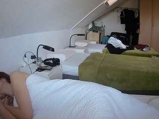 voyeurcam-julmodels-bed-4