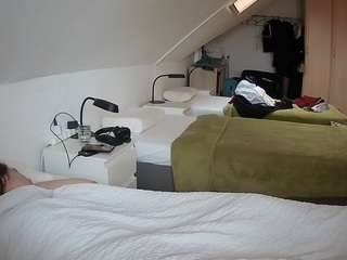 voyeurcam-julmodels-bed-4 webcam