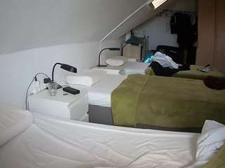 voyeurcam-julmodels-bed-4