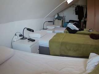 voyeurcam-julmodels-bed-4 webcam