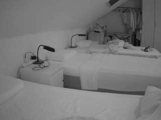 voyeurcam-julmodels-bed-4