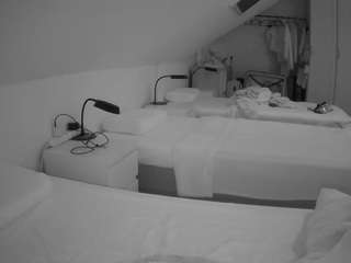 voyeurcam-julmodels-bed-4