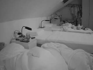 voyeurcam-julmodels-bed-4
